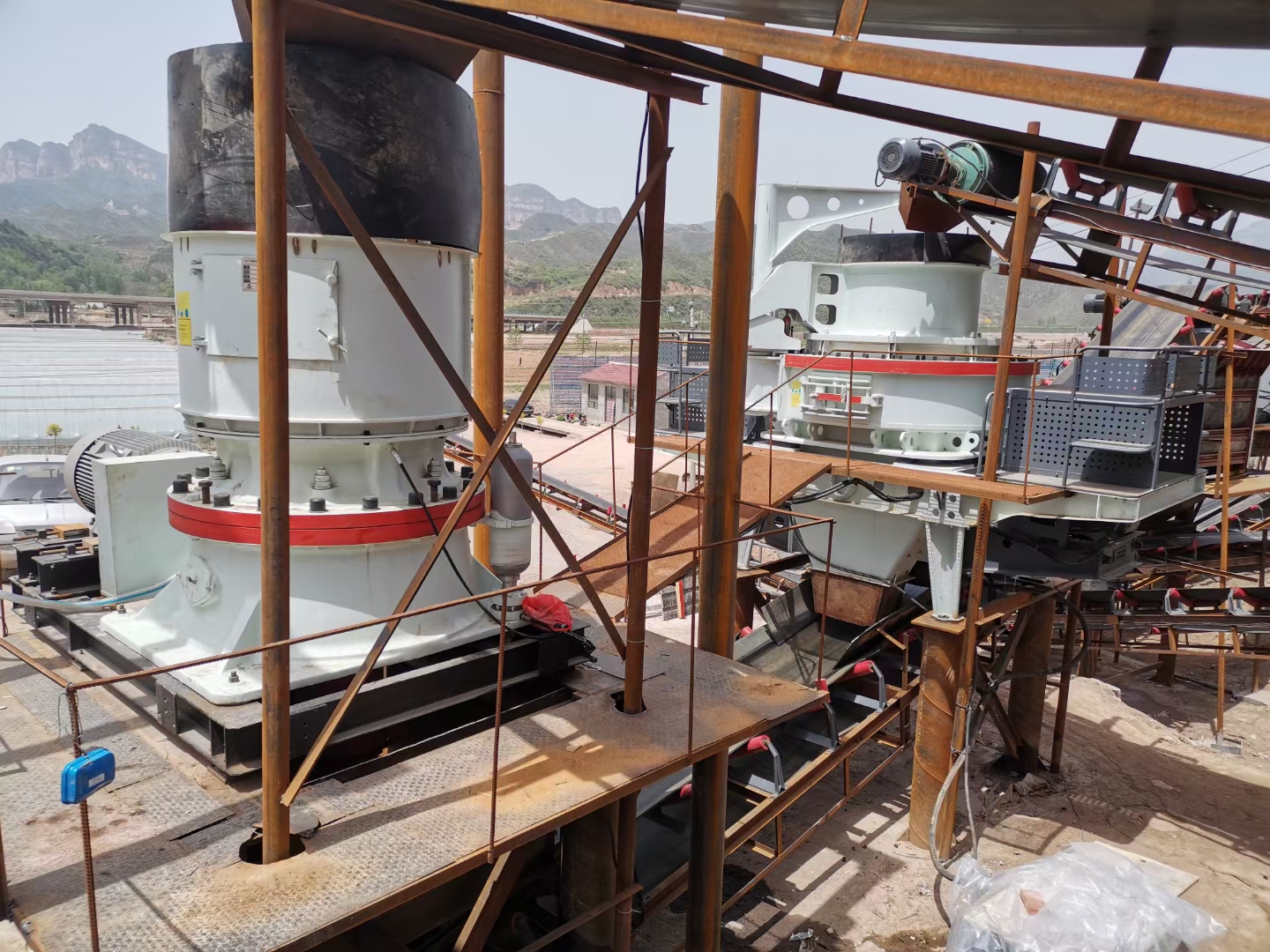 CH Single-Cylinder Hydraulic Cone Crusher